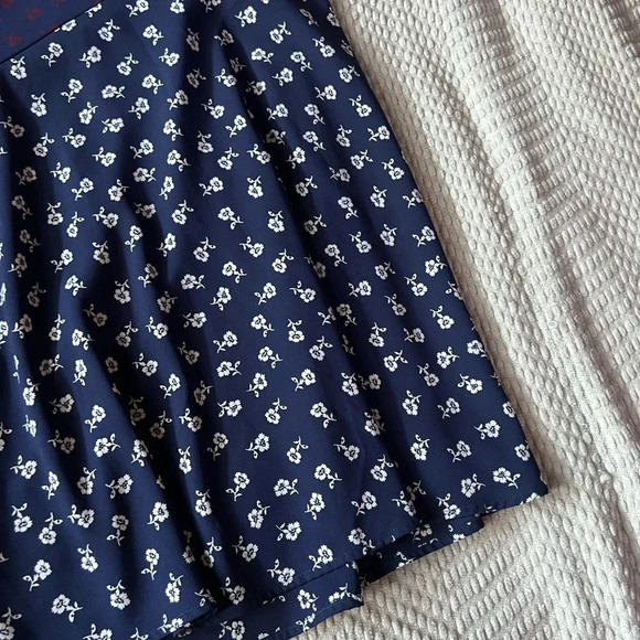 ๐ค Beautiful Talbots Pieced Floral Midi Skirt๐ค - Picture 5 of 9